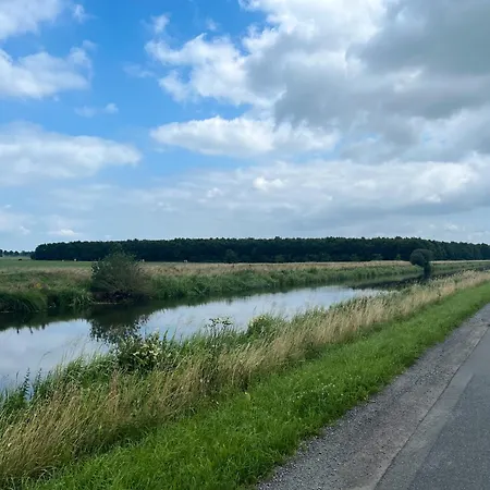 Zum Kanal *